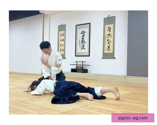 学习柔道的基本姿势和动作