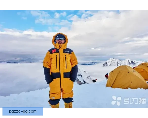 挑战高峰：登山杯赛中的极限竞技