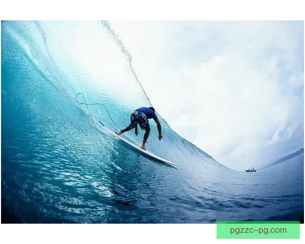 汹涌激情：破浪冲浪赛场盛宴